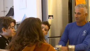 "מפחדים מההדבקה שבחוץ": ההורים שמעדיפים להשאיר את ילדיהם בבית