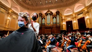 כמחאה על סגירת התרבות: מוזיאונים בהולנד הפכו למכוני יופי