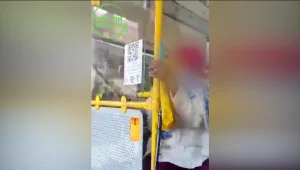 תיעוד: נהג אוטובוס מציק לקשישים ומעלה לרשת