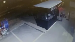 חשד: הבריח 2 פורצים שניסו לחדור לבית עסק בנתניה - ופרץ לשם בעצמו • תיעוד