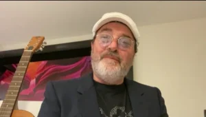 בני אלבז דורש לגנוז את השיר "הוא זכאי" ומציע מילים חדשות: הוא אשם