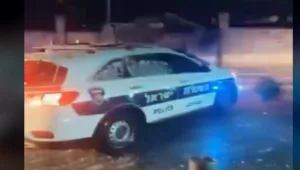 "אינתיפאדת השלג": צעירים פלסיטנים זרקו אבנים מצופות בקרח על המשטרה