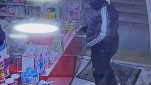 טמרה: מוכר בחנות סירב לפתוח את הקופה - השודד החמוש התנצל ויצא • תיעוד