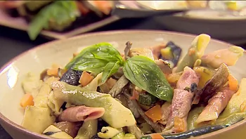 לחם צבעוני: ביקור במפעל הקמחים שמתמחה בקמח צבעוני - ירוק, סגול ואפילו שחור