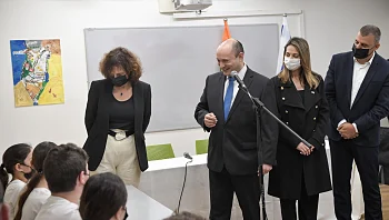 רה"מ ושרת החינוך ביקרו בבית ספר בכפר סבא: "נעשה הכול כדי שתמשיכו ללמוד"