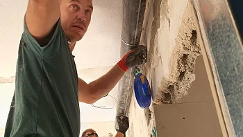 דניס אינסטלציה – פותר כל תקלה בחיוך