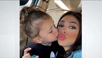 כשהיא רק בת 16 ילדה לירון בן בכור - איך נראים החיים של אמא שהיא ילדה בעצמה?