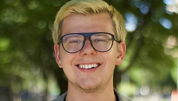 הנער שנשר מביה"ס  - והפך למיליונר מביטקוין: "מורה אמרה לי לעבוד במקדונלד'ס"