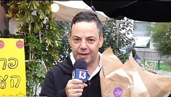 הגבר שהפך את עגלת הסופר למפעל תרומות משגשג