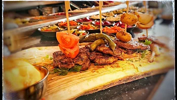 מטיילים בצפון? אתם חייבים לעצור לאכול במסעדת איזמיר גן צפון המחודשת