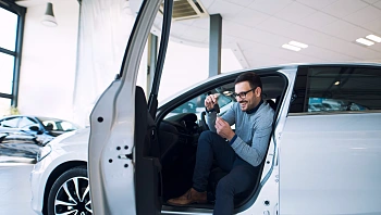 איך לנהוג על רכב חשמלי חדש, בפחות ממחיר הקנייה החודשית בסופר?