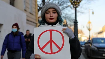 בין ההשתקה לרשתות החברתיות: כך המלחמה משפיעה על רוסיה