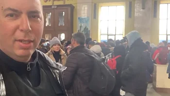 עוזבים את החזית: חרקוב מופגזת, שליחנו תיעד את הנסיגה מהעיר