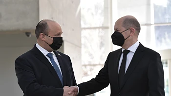 אחרי שנפגש עם פוטין: בנט נחת בגרמניה וייפגש עם קנצלר גרמניה בברלין