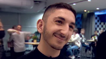 בלי תעודת בגרות או רישיון נהיגה: בן ה-17 שמנהל את עולם הבידור הישראלי