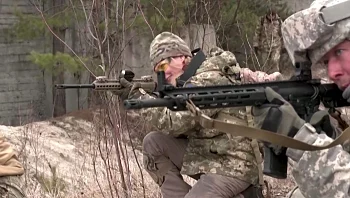 מצטרפים ללחימה: מי הוא איש העסקים שמממן את קבוצות הלוחמים החשאיות לאוקראינה?