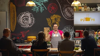 תמי סירקיס מגלה: ככה אוכלים במסעדה כשאימא שלך מתכונאית מובילה