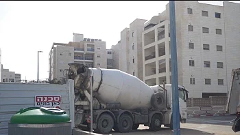 סכנה כאן בונים בגן הילדים - איך הפך גן ילדים לאתר בנייה מסכן חיים ומה עושה העירייה?