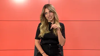 עוקבים אחרי אל אדידה? אם לא, זה הזמן: "למה? כי אני מאפרת בנות יפות וכי אני מצחיקה"