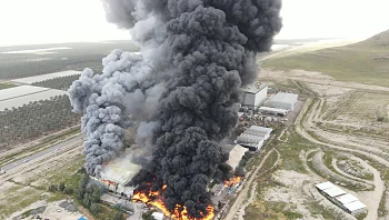שריפה פרצה בבית אריזה בבקעת הירדן - התושבים הונחו להסתגר בבתים