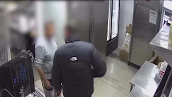 הקרב על השווארמה: אלמוני סחט בעל מסעדה וטען - חצי מהעסק שייך לי