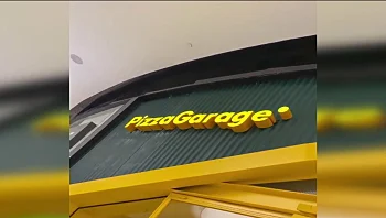 ניקול ראידמן תפצה עובד שתיעדה בסרטון בפיצריה כשהוא ללא כפפות ומסכה