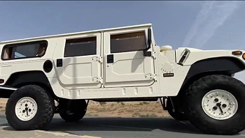 2 קומות, שירותים וחדר אורחים - הצצה מרהיבה לרכב ההאמר הגדול בעולם