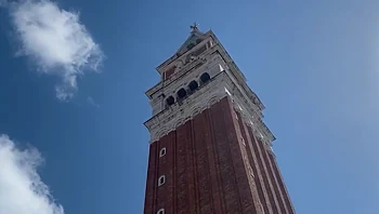 העיר הציורית ונציה מנסה להיאבק בשחפים: בעלי המסעדות מחמשות את התיירים באקדחי מים