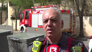 תושב ירושלים חיפש את הטלפון בפח - ונפל פנימה