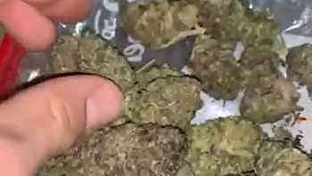 נהג ללא רישיון ומכר סמים לשוטרת: אישום חמור נגד קטין בן 17