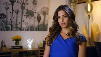 הדילמה של שני: האם לספר לדנה שעידן פלירטט איתה מאחורי גבה? הצביעו בסקר