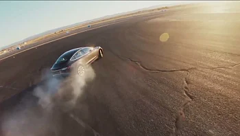 כבישי העתיד: הנהג הישראלי לא מצליח להתמודד עם הביצועים של טסלה