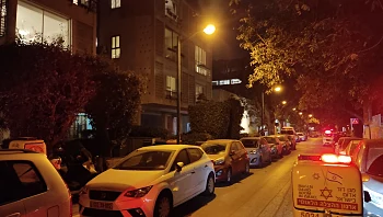 תל אביב: אישה כבת 65 נהרגה לאחר שנפלה מגובה בבניין מגורים