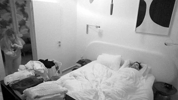 רגע אחרי שהכירו - הבחור של אל פלש לה למיטה; היא נחרדת: "יש גבול"