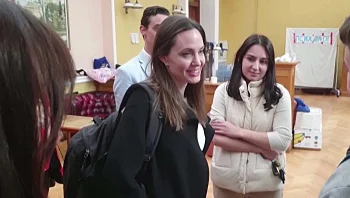 אנג'לינה ג'ולי מבקרת בלביב - בזמן אזעקות