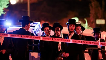 תפילות עם נשקים וכוננות גבוהה: בצל הפיגוע - שבת מתוחה באלעד