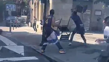 תיעוד: אוהדי הפועל חולון התעמתו עם מפגינים אנטי-ישראלים בספרד