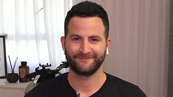 עושים צחוק מהחוק: הקומיקאי גיא הוכמן הגיע למשכן וליווה את חברי הכנסת