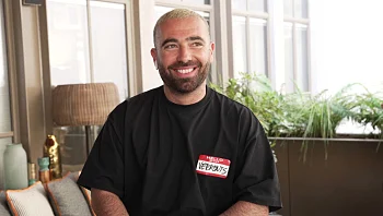 ההיעדרות מהופעות יום העצמאות - והתנצלות על "קאקדילה": עומר אדם בריאיון נדיר