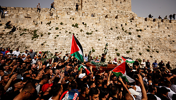 עימותים אלימים בהלווייה של עיתונאית אל ג'זירה בירושלים