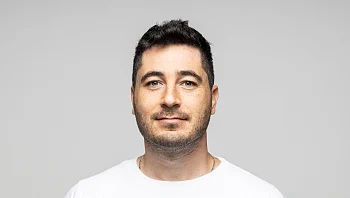 רן שלהבי | מנכ״ל האגודה למען הלהט״ב