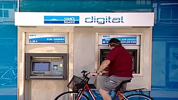 אישום: התחזו לשליחים של הבנק וגנבו עשרות אלפי שקלים מלקוחות