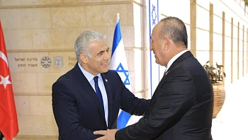 בצל החשש מפיגוע: שר החוץ לפיד ייפגש עם מקבילו בטורקיה