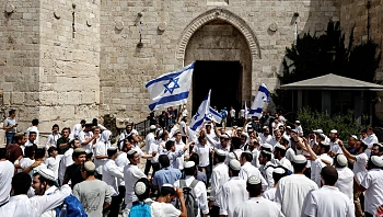 בהתייעצויות לפני המצעד: גנץ התנגד למעבר בשער שכם