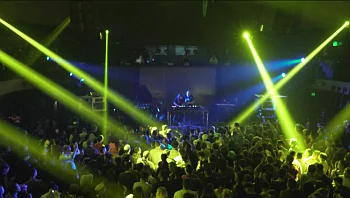 "מזרחים ערסים": מפיק סירב להכניס צעירים למסיבה וישלם עשרות אלפי ש"ח