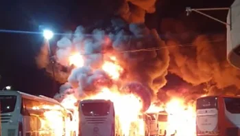 חשד להצתה: 18 אוטובוסים עלו באש בתחנה המרכזית בצפת