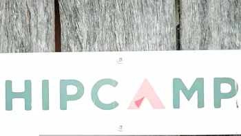 במקום מלונות יוקרתיים ודירות בלב העיר, AIRBNB - גרסת הקמפינג