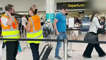 הבלאגן בעולם התעופה: אירופה אחרי קורונה - מזוודות נטושות ותורי ענק