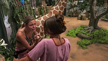 "היא מורידה נשים": הבנות נגד דינה