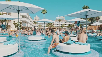 שנת הלימודים הסתיימה - חופשות הנוער בחו"ל יוצאות לדרך